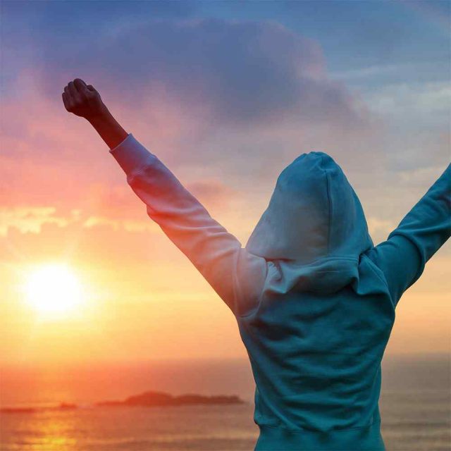 https://www.ascoach.ro/wp-content/uploads/2018/01/img-rising-hands-640x640.jpg